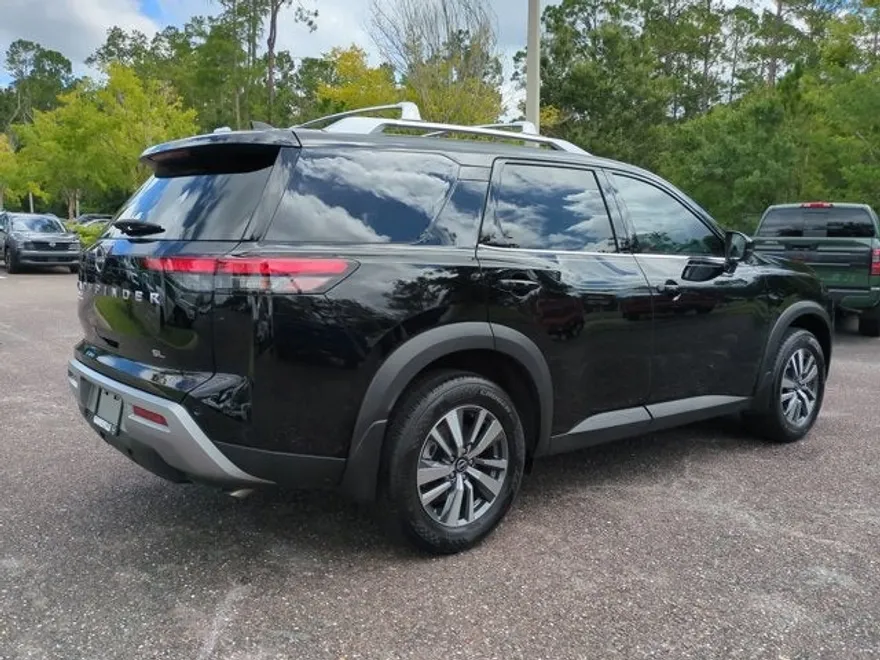 2024 Nissan Pathfinder SL photo 1