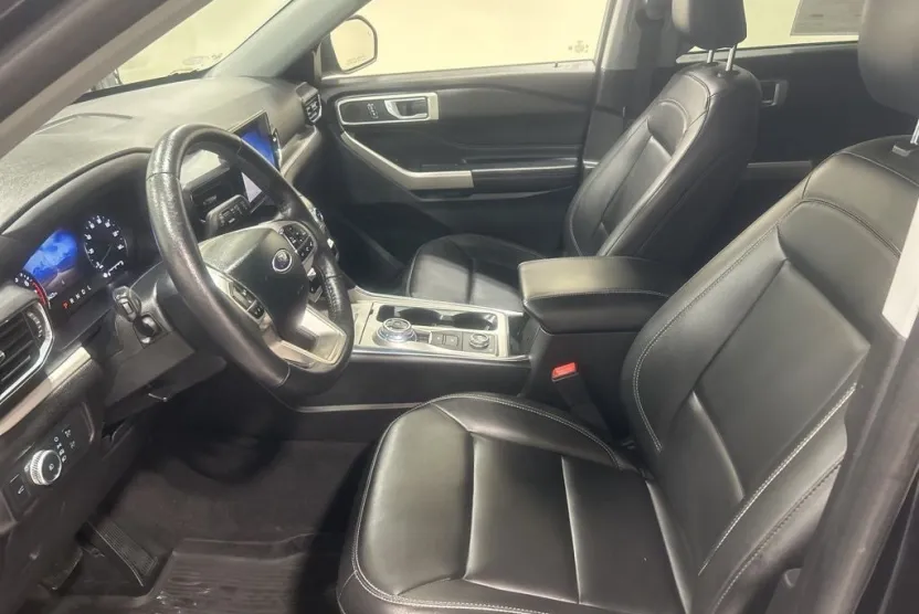 2022 Ford Explorer XLT photo 1