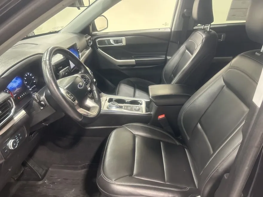 2022 Ford Explorer XLT photo 1