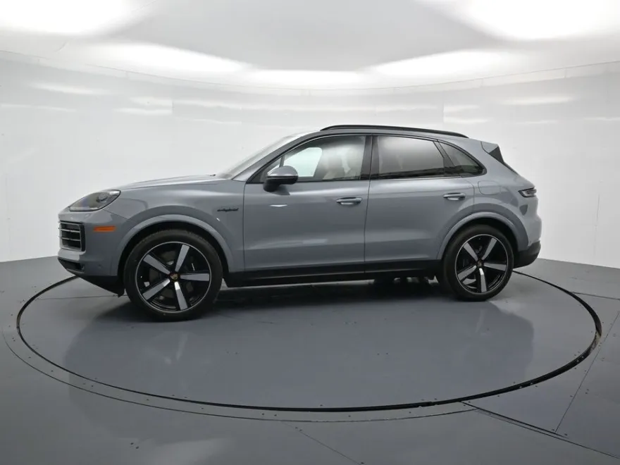 2025 Porsche Cayenne E-Hybrid photo 1