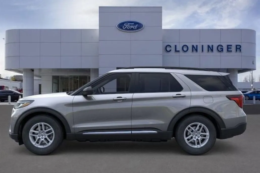2025 Ford Explorer photo 1