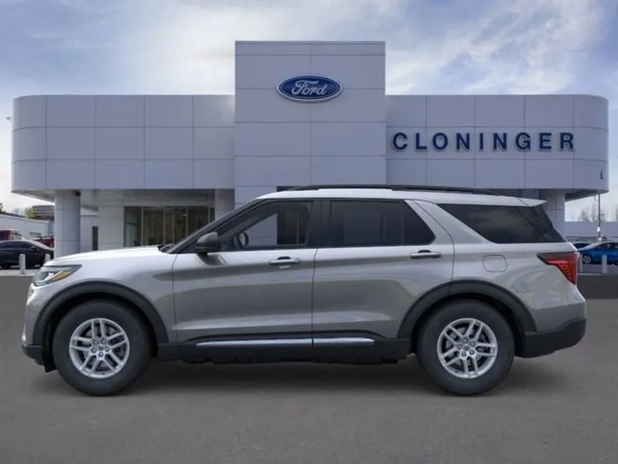 2025 Ford Explorer photo 1