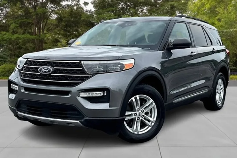 2021 Ford Explorer XLT photo 1