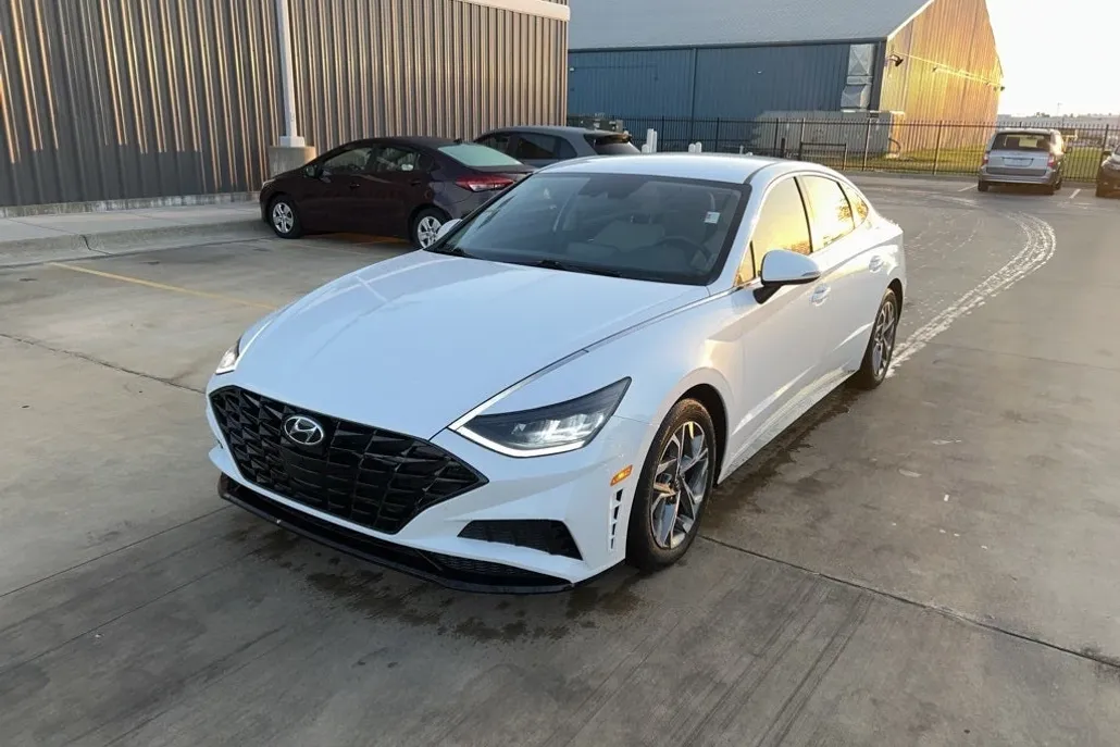 2022 Hyundai Sonata SEL photo 1