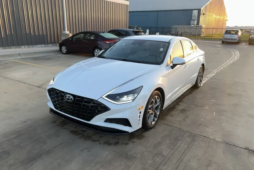 2022 Hyundai Sonata SEL photo 1