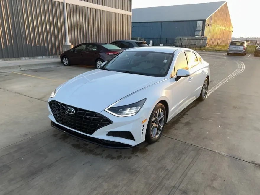 2022 Hyundai Sonata SEL photo 1