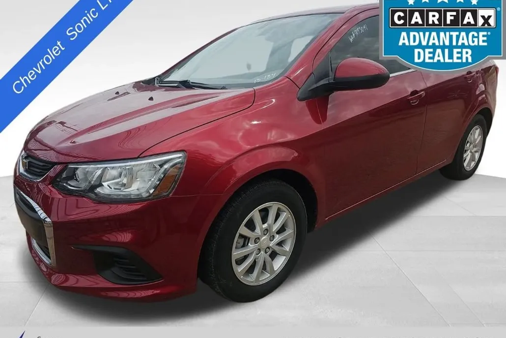 2020 Chevrolet Sonic LT photo 1
