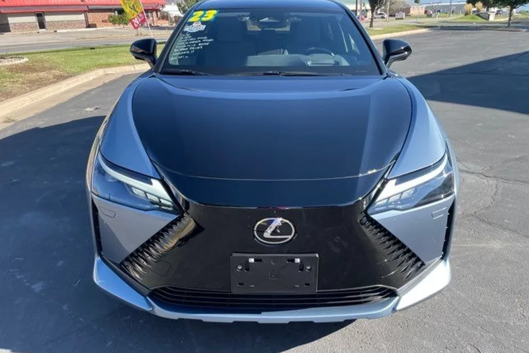 2023 Lexus RZ 450e Luxury photo 1