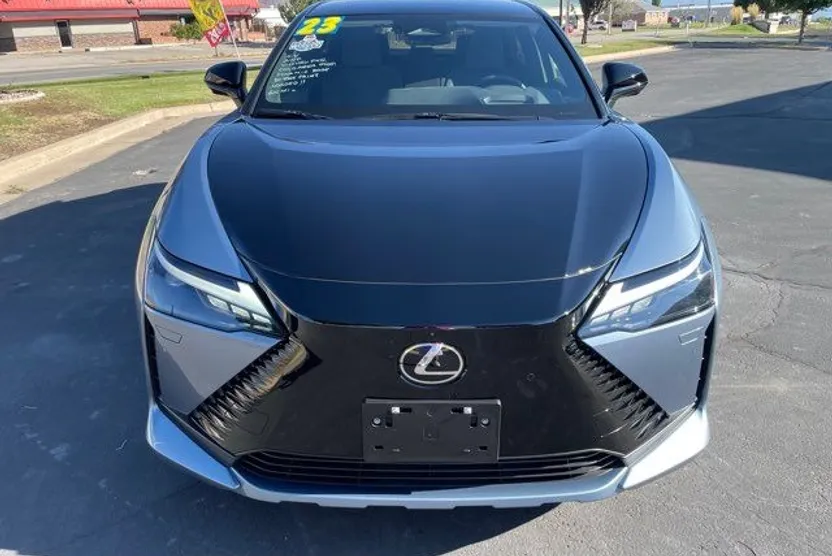 2023 Lexus RZ 450e Luxury photo 1