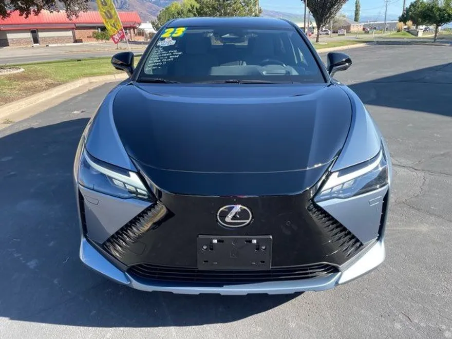 2023 Lexus RZ 450e Luxury photo 1