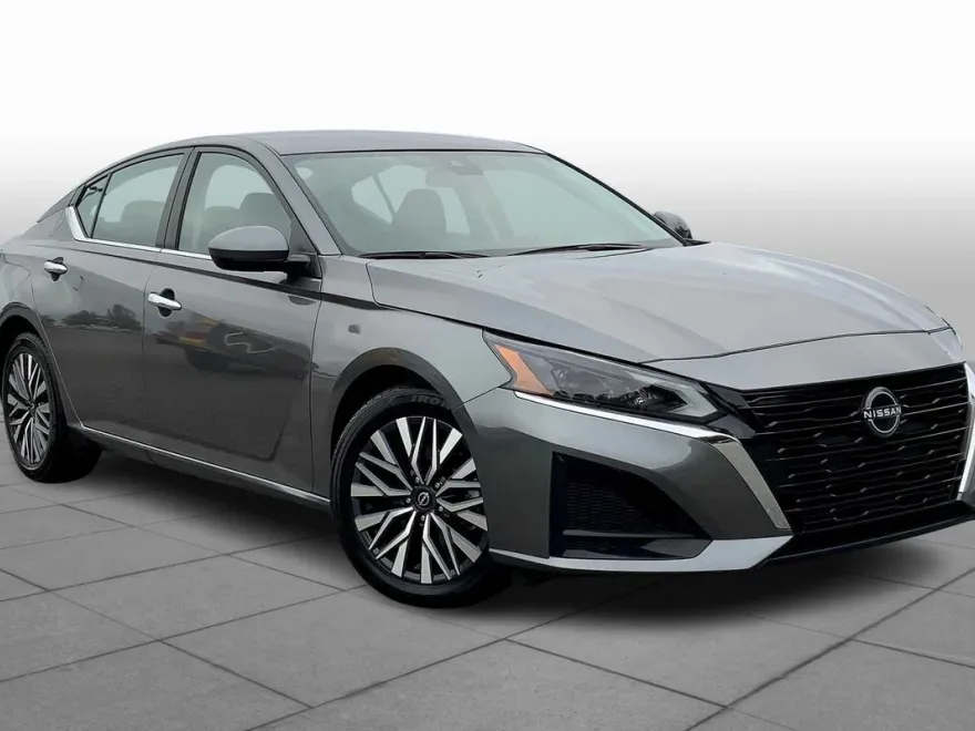 2023 Nissan Altima 2.5 SV photo 1