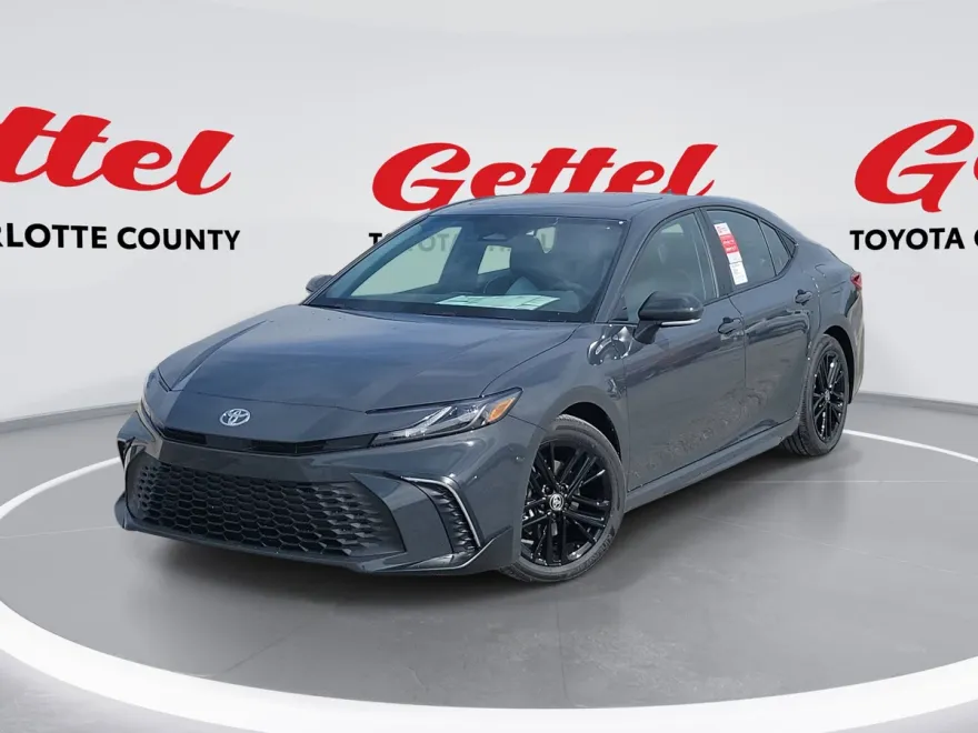 2025 Toyota Camry SE photo 1
