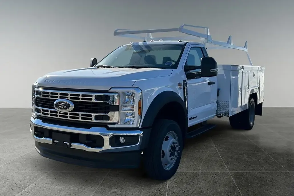 2025 Ford F-550 photo 1