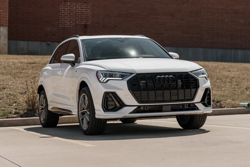 2025 Audi Q3 S line Premium photo 1