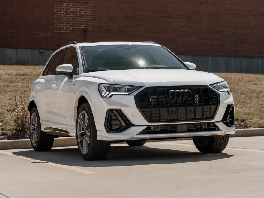 2025 Audi Q3 S line Premium photo 1