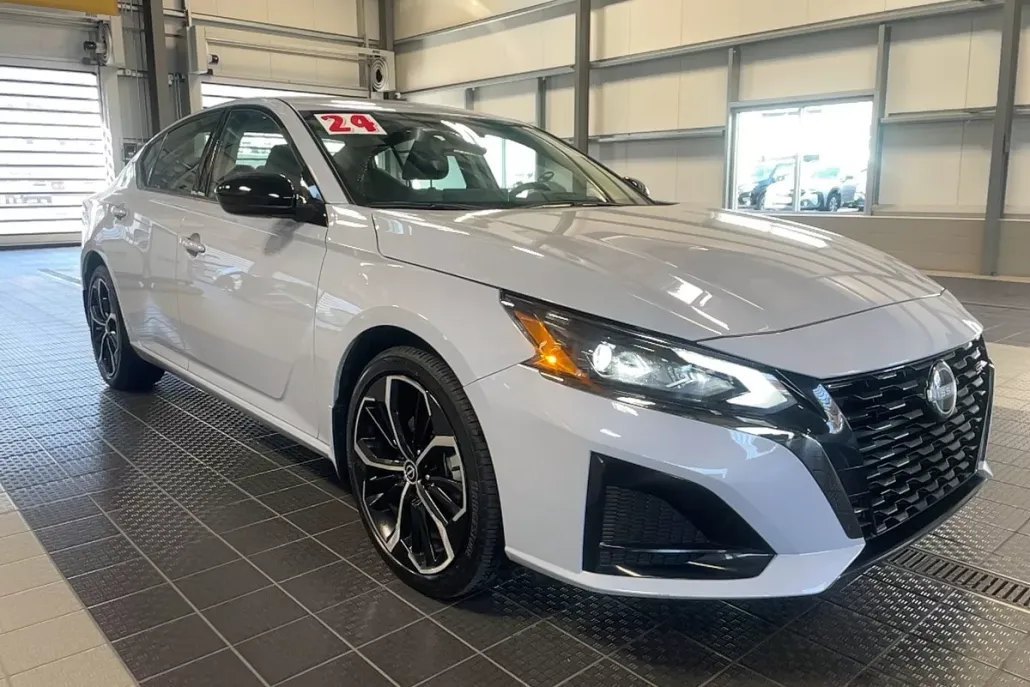 2024 Nissan Altima 2.5 SR photo 1