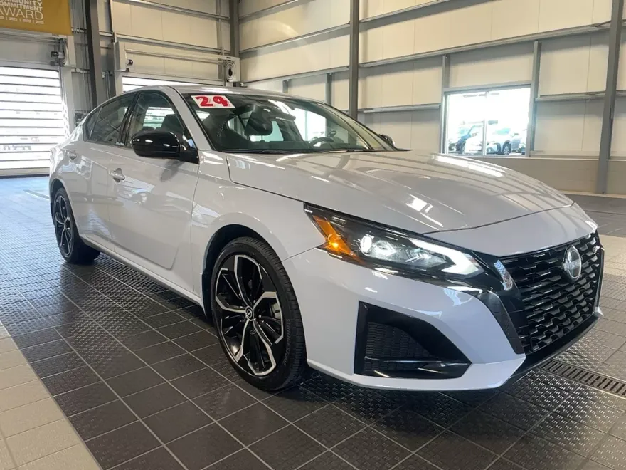 2024 Nissan Altima 2.5 SR photo 1