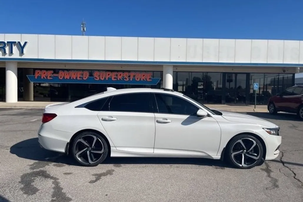 2018 Honda Accord Sport 2.0T photo 1