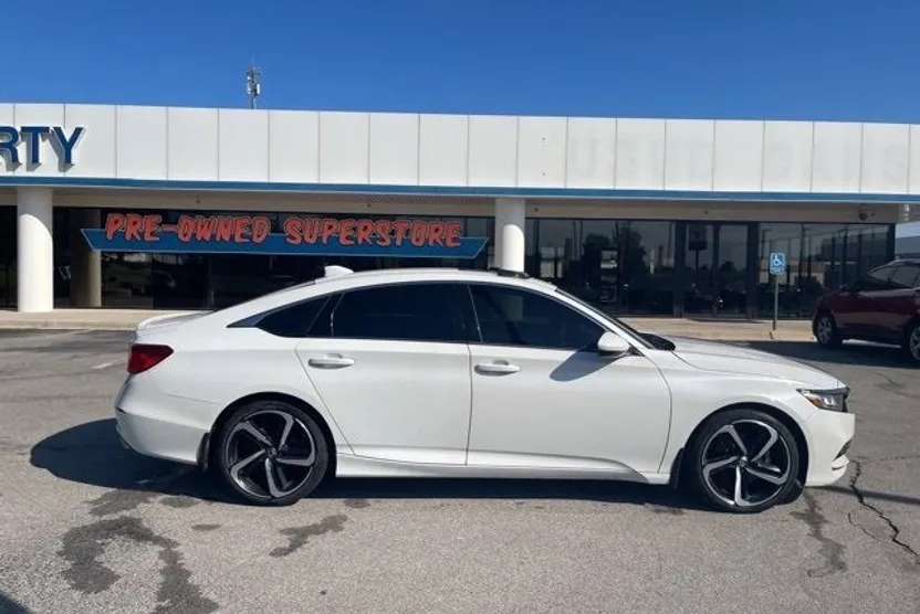 2018 Honda Accord Sport 2.0T photo 1