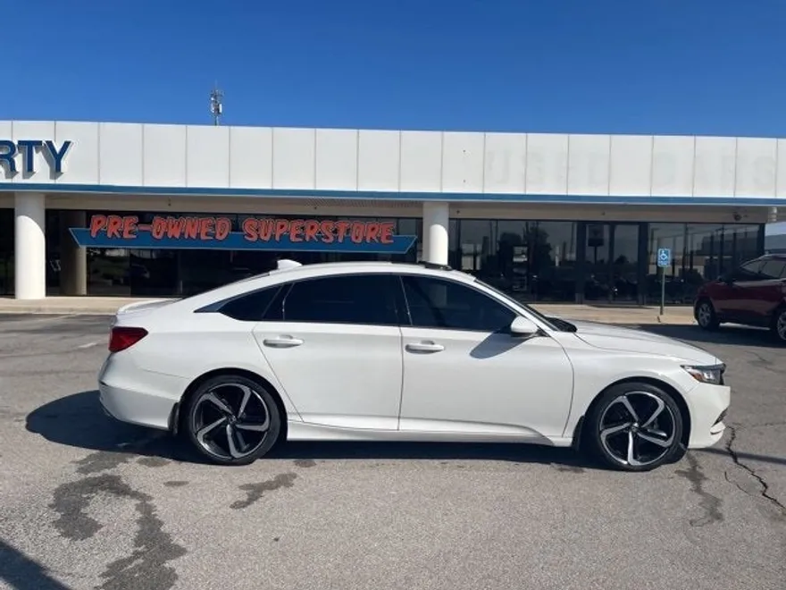 2018 Honda Accord Sport 2.0T photo 1