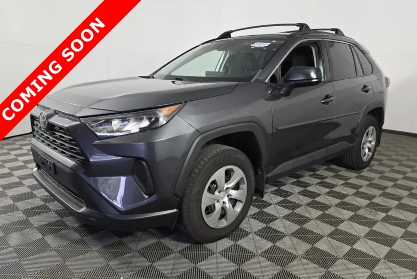 2021 Toyota RAV4 LE photo 1
