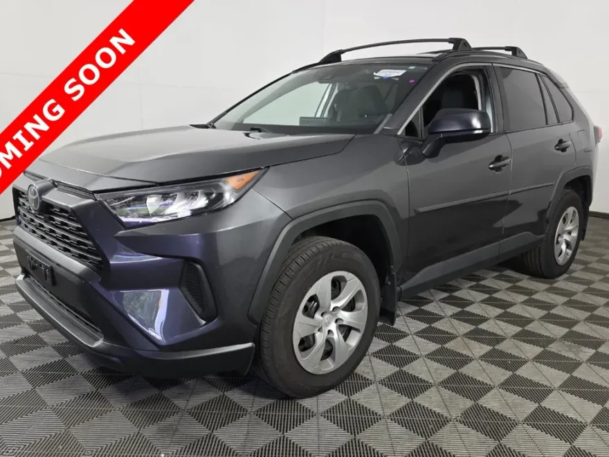 2021 Toyota RAV4 LE photo 1