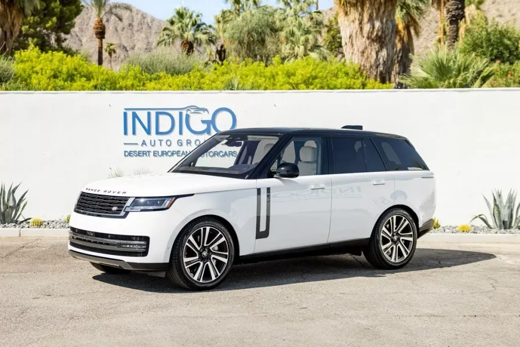 2023 Land Rover Range Rover SE photo 1