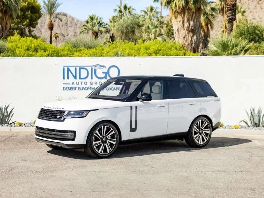 2023 Land Rover Range Rover SE photo 1