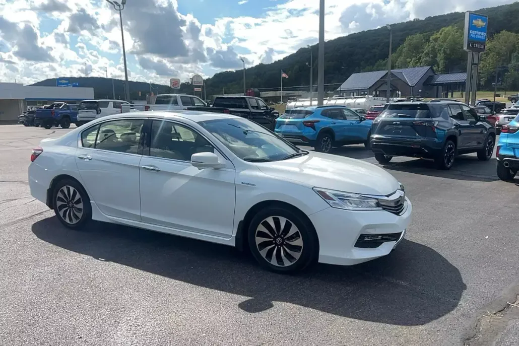 2017 Honda Accord Hybrid Touring photo 1