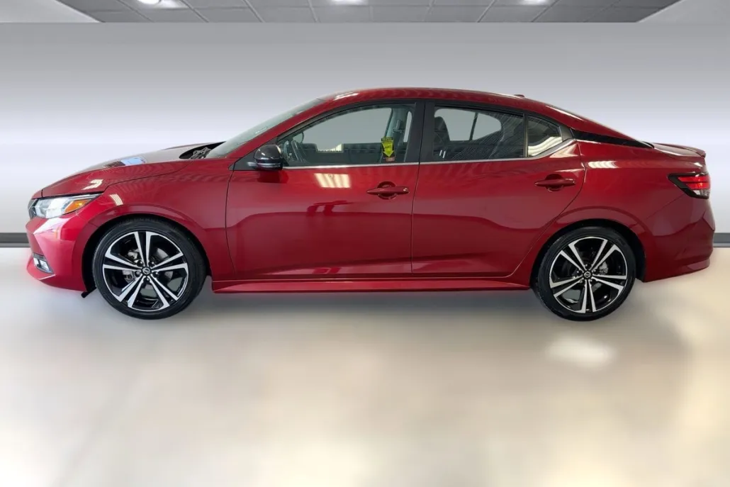 2022 Nissan Sentra SR photo 1