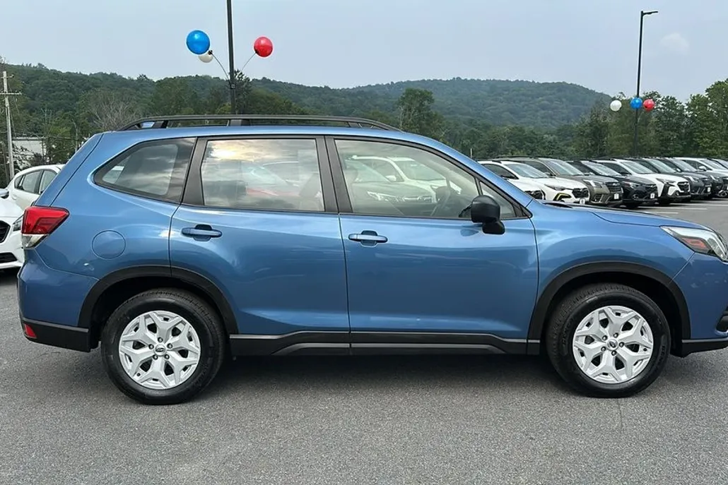 2023 Subaru Forester Base photo 1