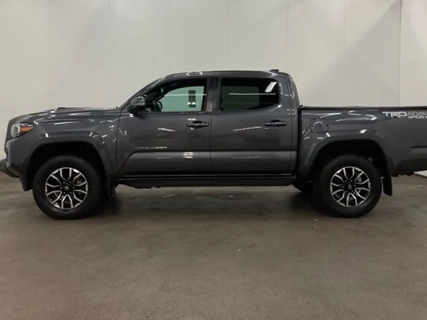 2021 Toyota Tacoma TRD Sport photo 1