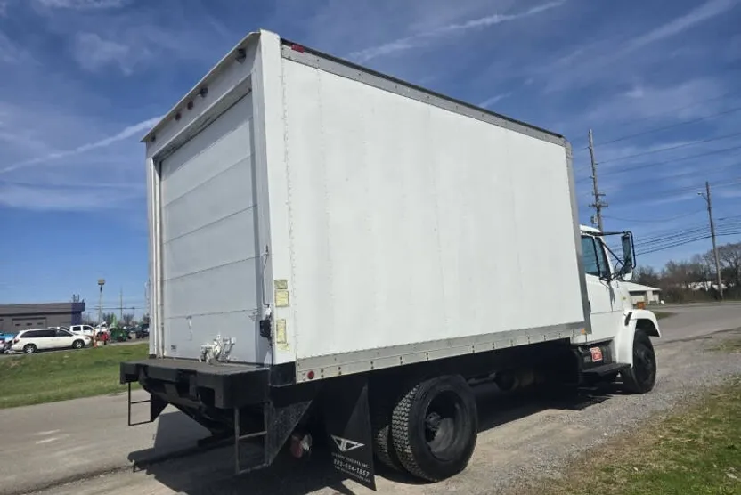 2000 Freightliner FL60 photo 1
