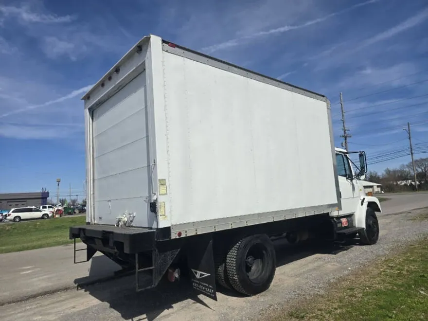 2000 Freightliner FL60 photo 1