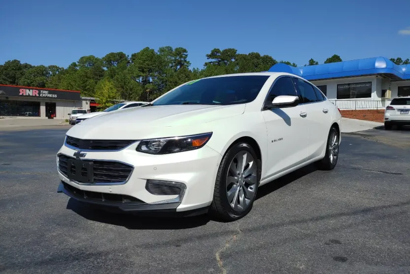 2017 Chevrolet Malibu Premier photo 1