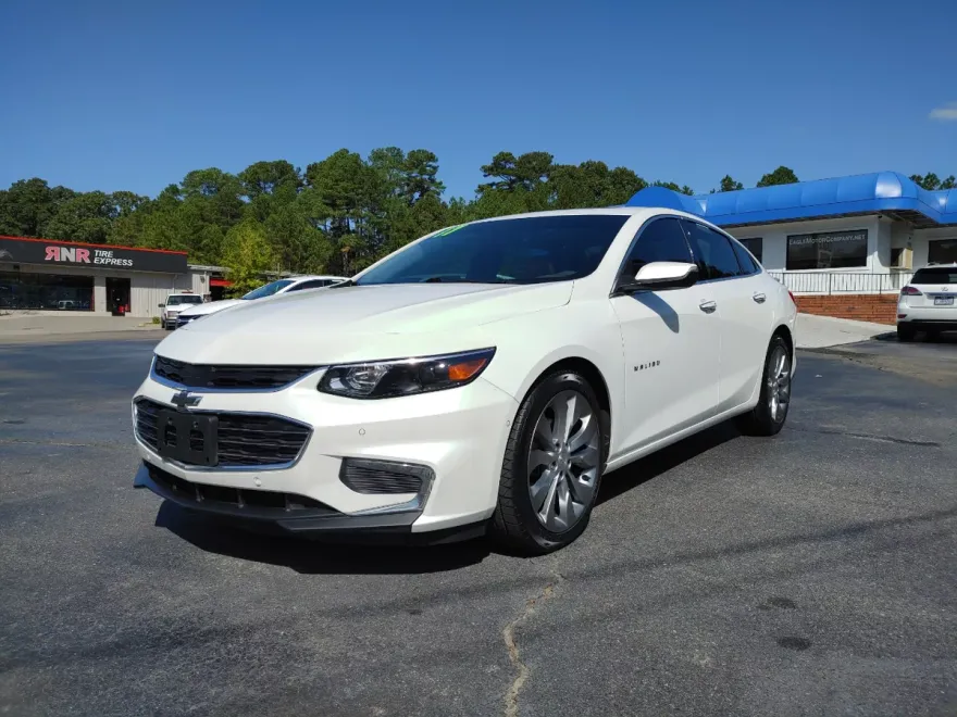 2017 Chevrolet Malibu Premier photo 1