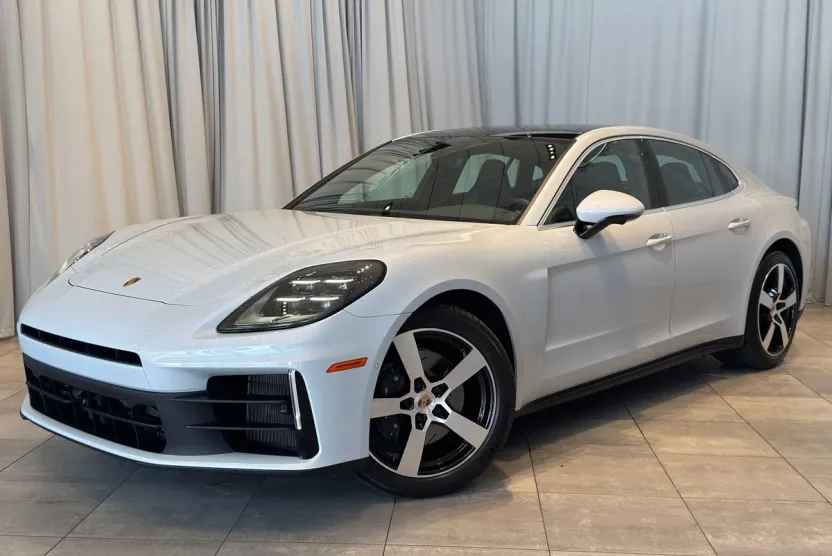 2025 Porsche Panamera 4 photo 1