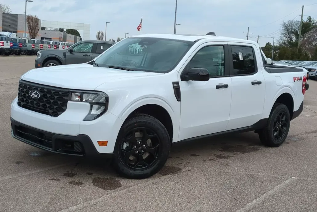 2025 Ford Maverick XLT photo 1