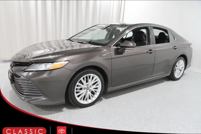 2020 Toyota Camry XLE photo 1