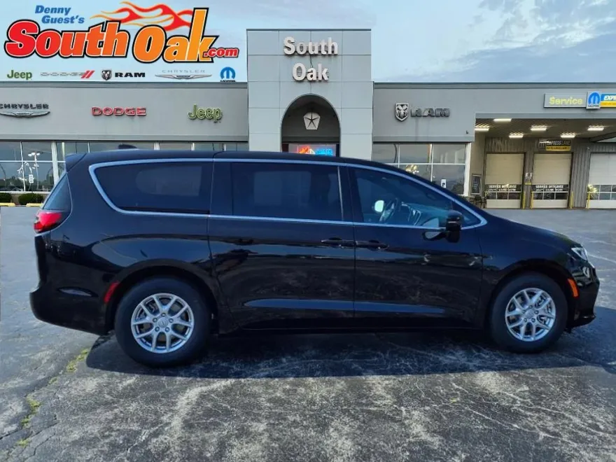 2026 Chrysler Pacifica photo 1