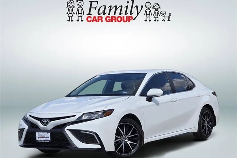 2024 Toyota Camry SE photo 1