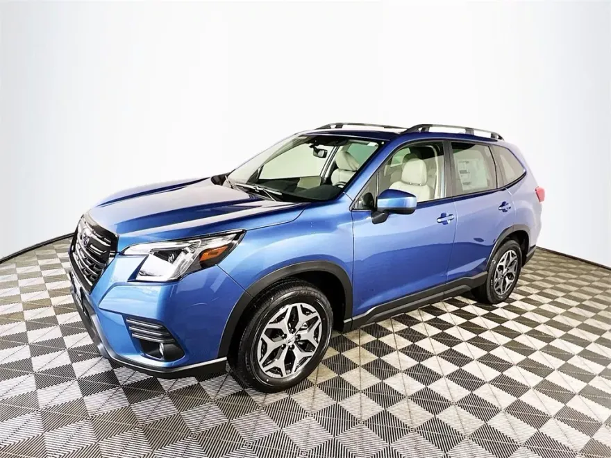 2023 Subaru Forester Premium photo 1