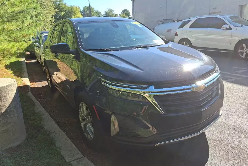 2022 Chevrolet Equinox LT photo 1
