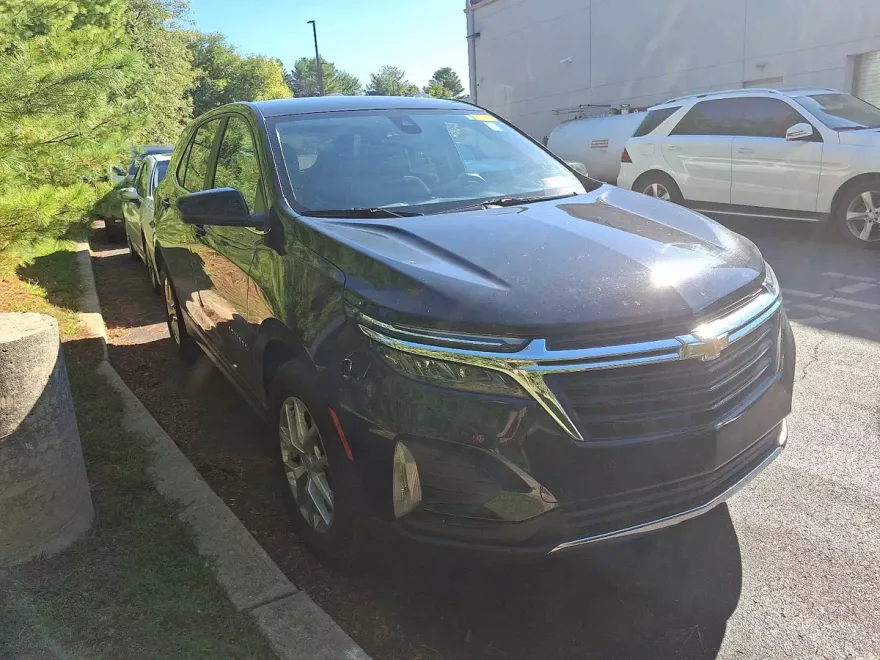 2022 Chevrolet Equinox LT photo 1