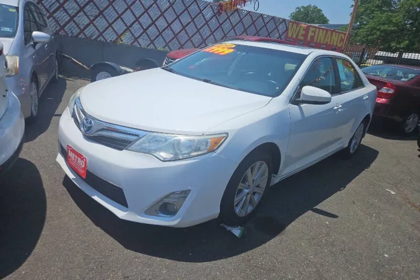 2013 Toyota Camry Hybrid XLE photo 1