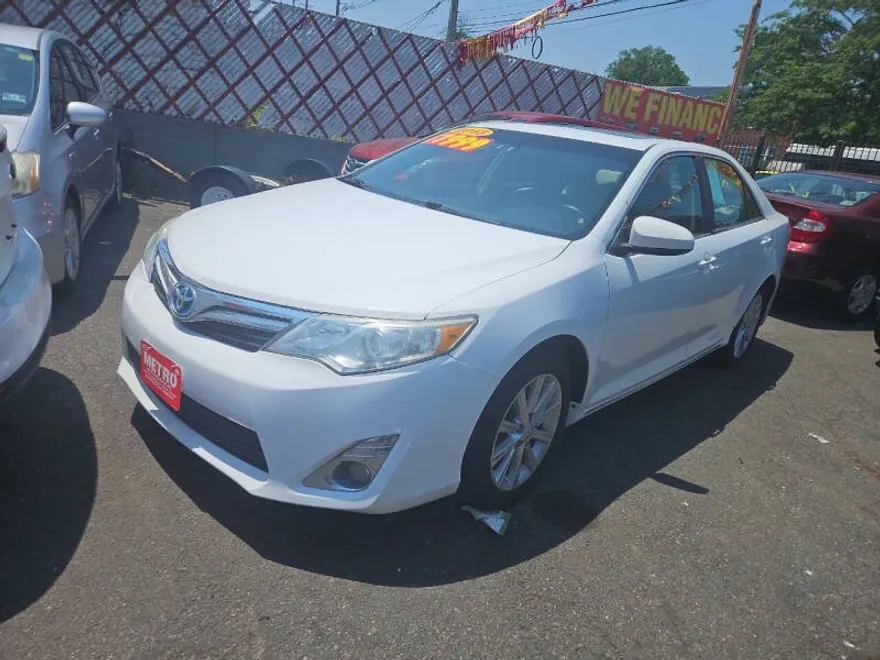 2013 Toyota Camry Hybrid XLE photo 1