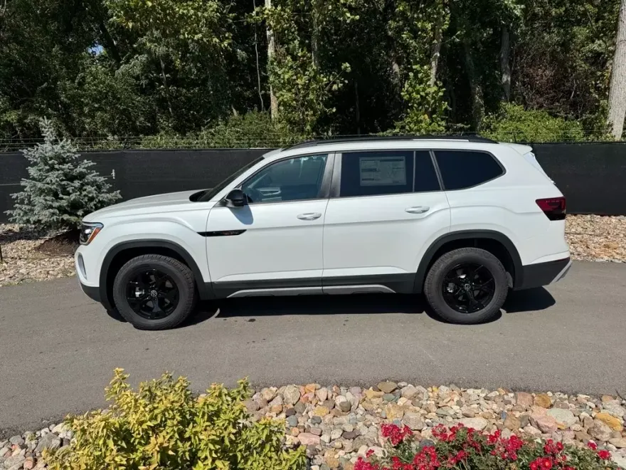 2026 Volkswagen Atlas Peak Edition SE photo 1