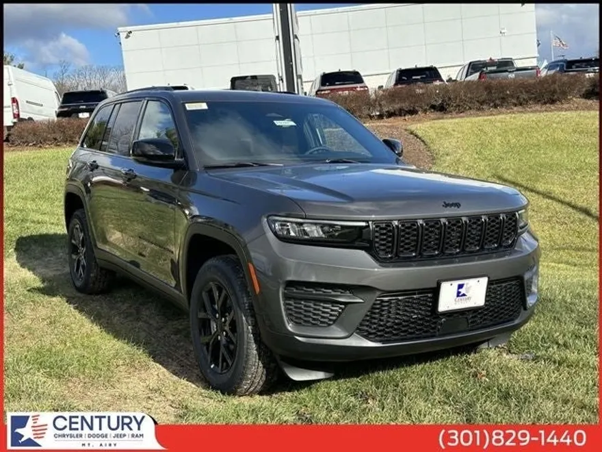 2025 Jeep Grand Cherokee Altitude photo 1