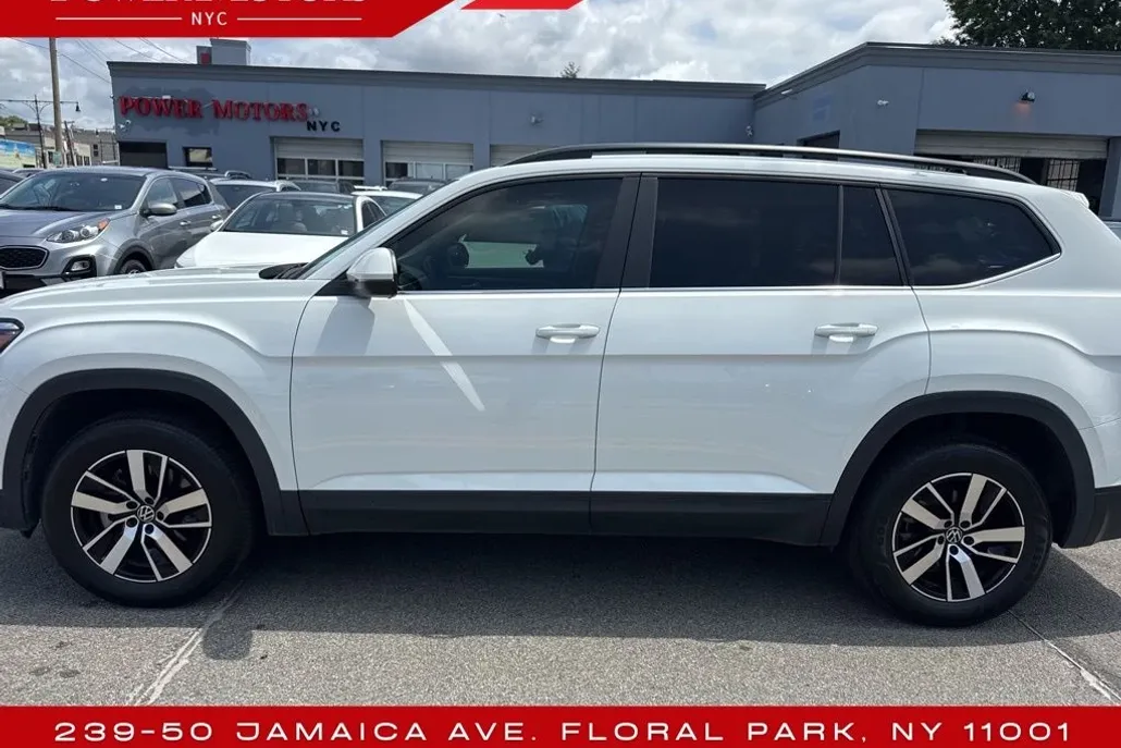 2022 Volkswagen Atlas SE photo 1