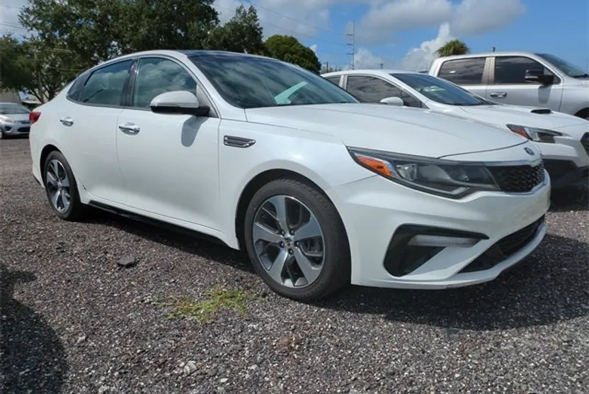 2019 Kia Optima S photo 1